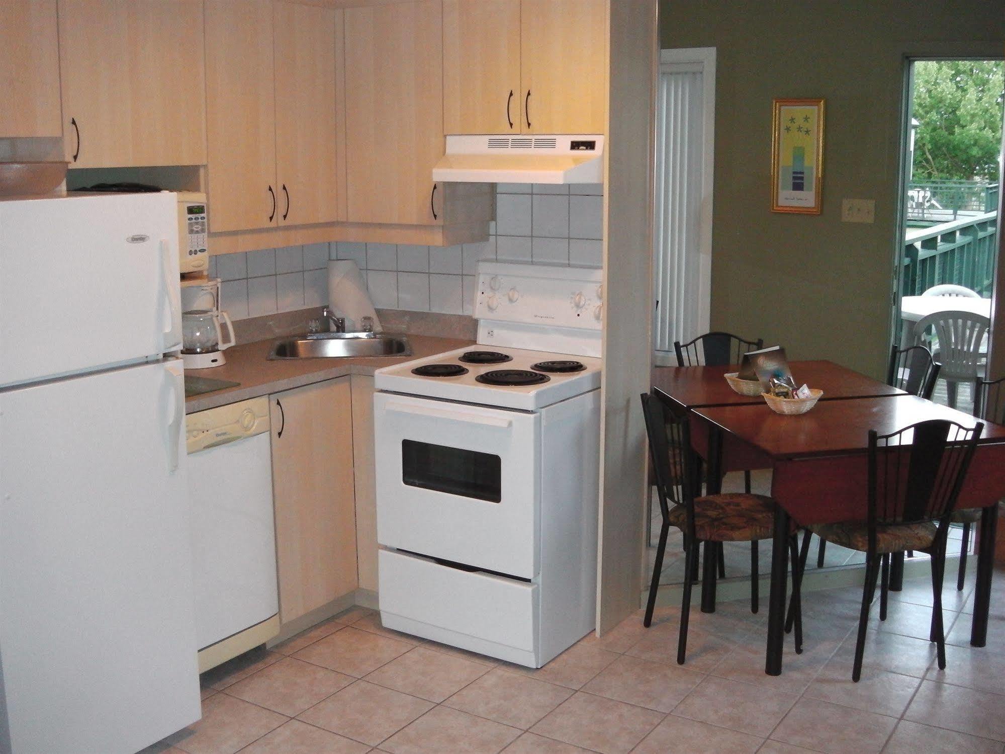 Holiday Villa Resorts At Mont Ste Anne โบเพร ภายนอก รูปภาพ